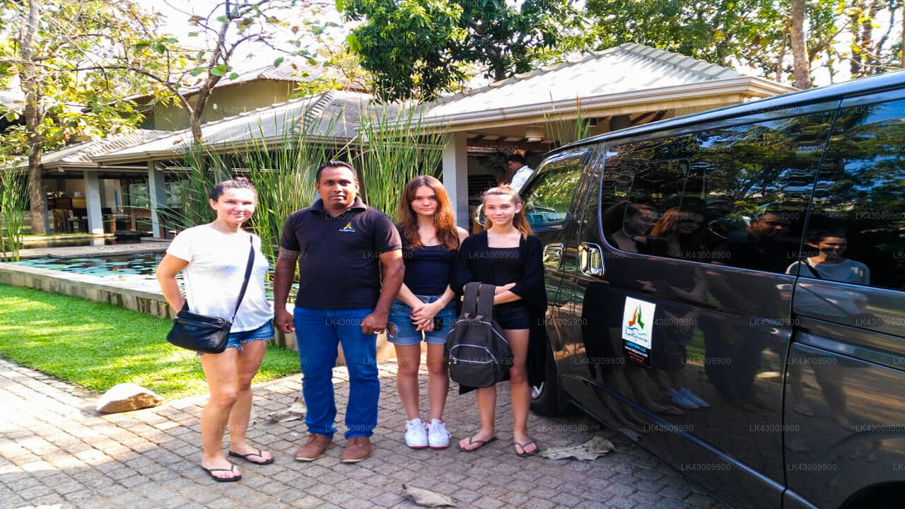 Transfer between Colombo Airport (CMB) and Club Palm Bay Hotel, Marawila