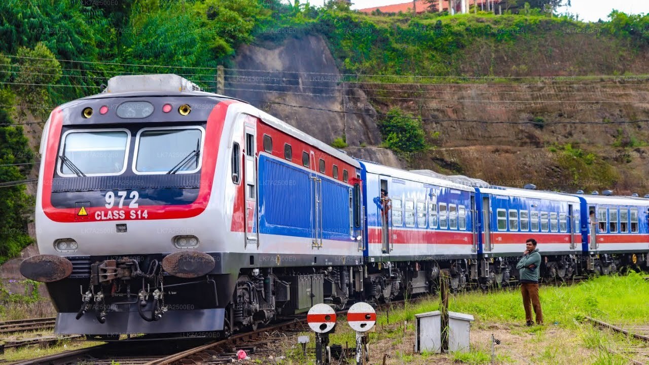 Peradeniya to Ella train ride on (Train No: 1001 "Denuwara Menike")